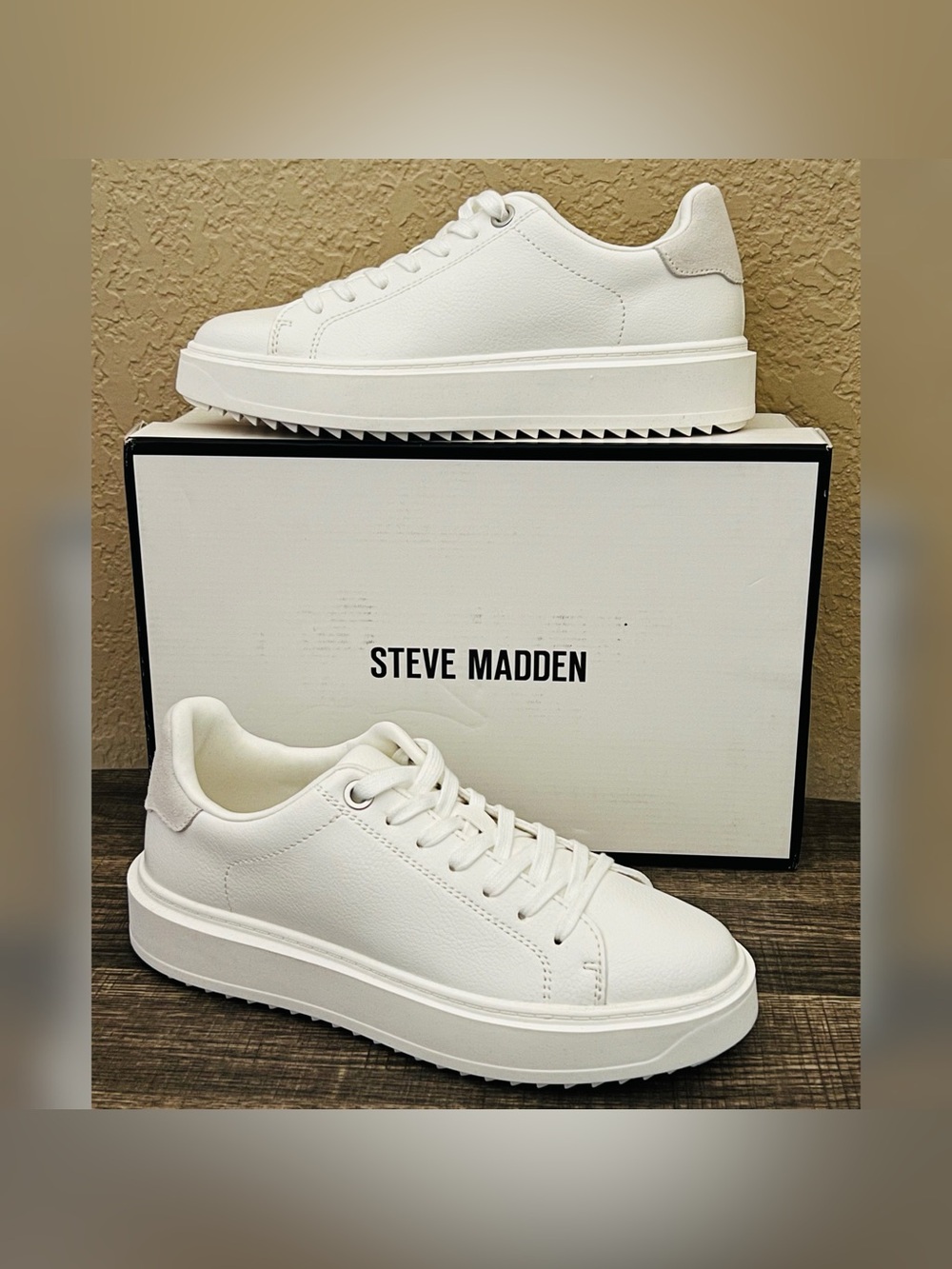 Steve Madden Women’s Catcher Sneakers White Suede Design Size-8
